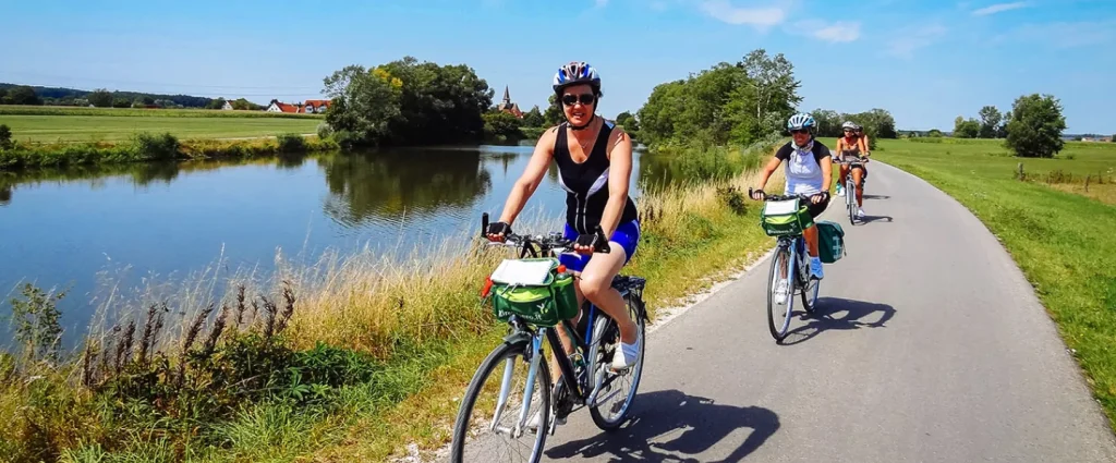 Percorso di cicloturismo nella Laguna di Caorle, escursione in bici tra i paesaggi naturali vicino all'Hotel All'Orologio.