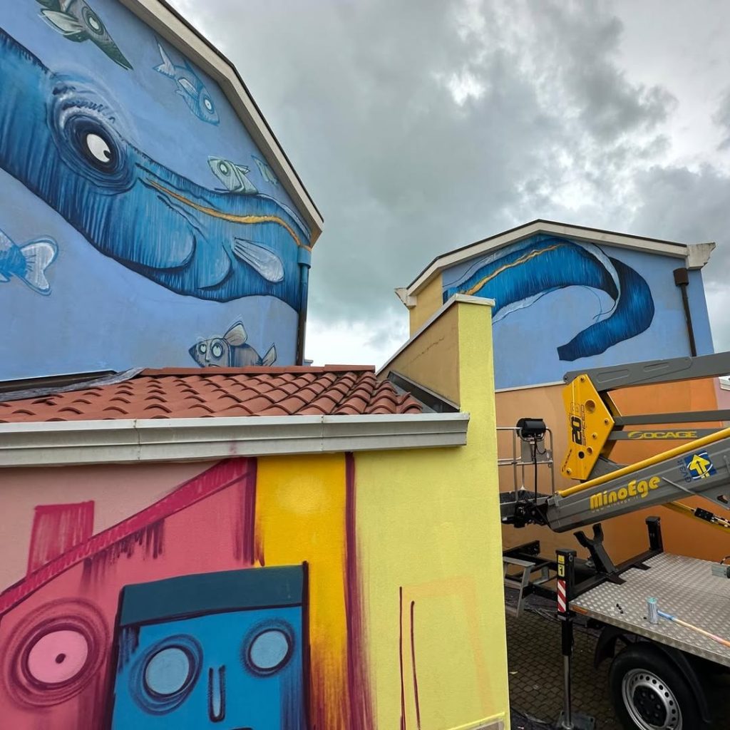 Hotel Caorle All'Orologio Murales di Mrfijodor al Caorle Sea Festival, street art vicino all'Hotel All'Orologio a Caorle.