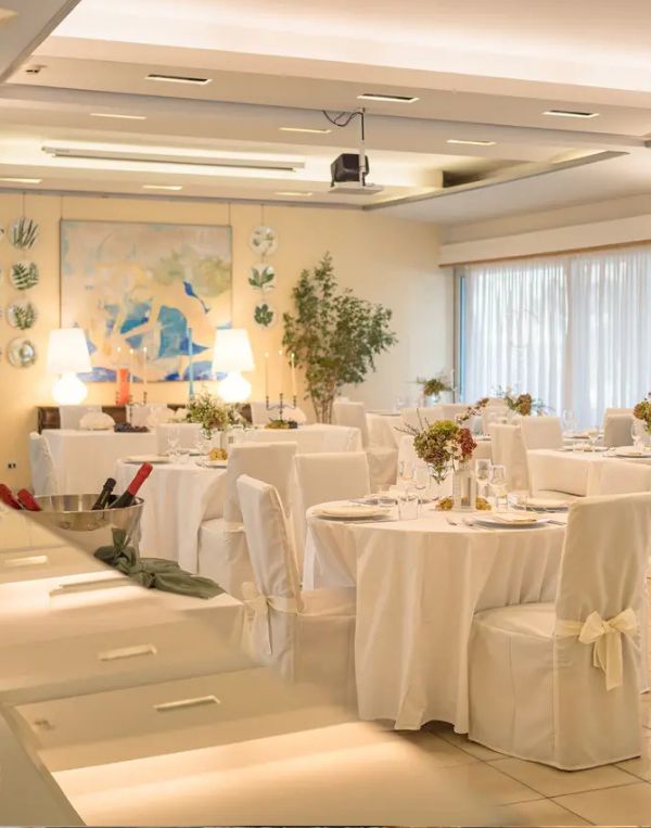 Dettaglio del buffet e dei piatti serviti per la mezza pensione all'Hotel All'Orologio di Caorle.