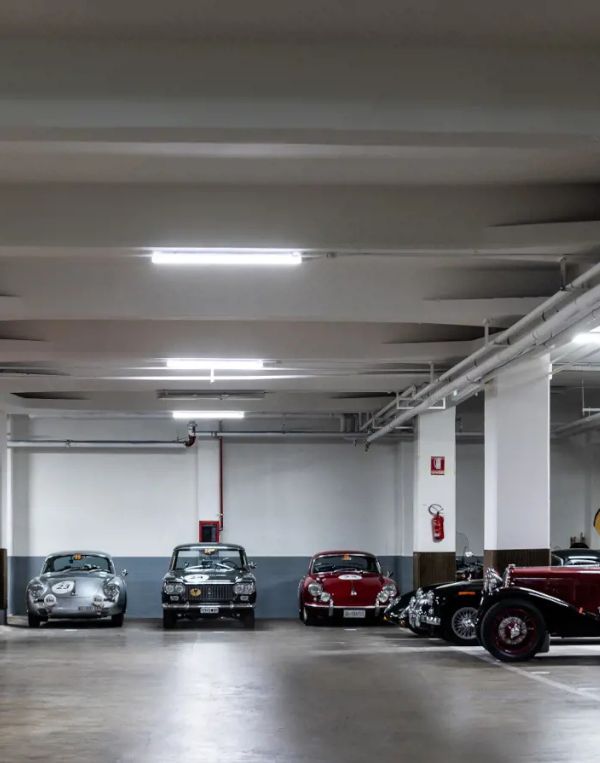 Hotel Caorle All'Orologio Garage coperto e custodito dell'Hotel All'Orologio a Caorle per il parcheggio sicuro delle auto.